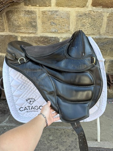Leather treeless saddle like - saddle, a