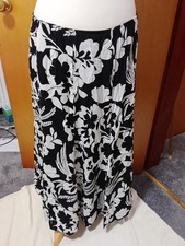 Used Ladies Size 12 Floral Midi Skirt Side Zip Lining Underneath Good Condition