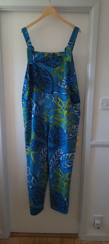 Blue and green leaf - blue,