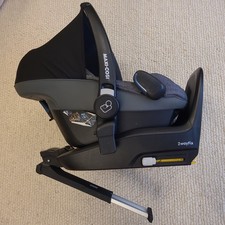 Maxi Cosi Bundle - 2 way fix and Pebble Plus Seat incl newborn insert