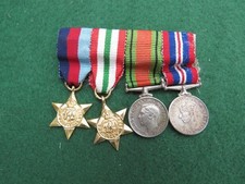 4 MINIATURE WW 2 MEDALS