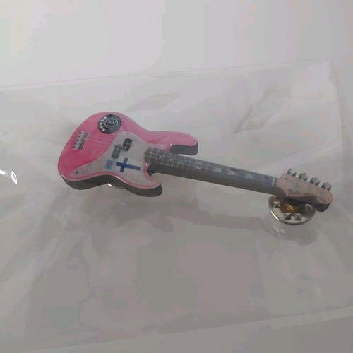 Mark hoppus pink bass pin - mark,