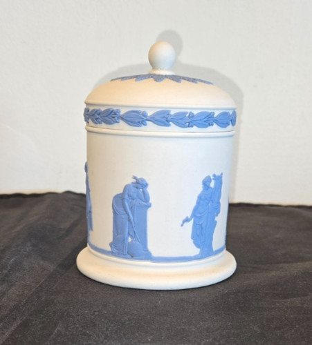 Reverse wedgwood jasperware - reverse,