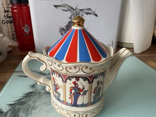 Beautiful sadler teapot - a,