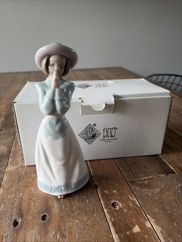 Nao lladro figurine it - lladro,