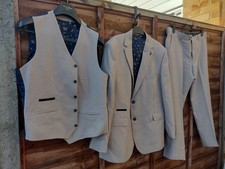 Men's Three-Piece Suit  Fratelli Uniti Milano.