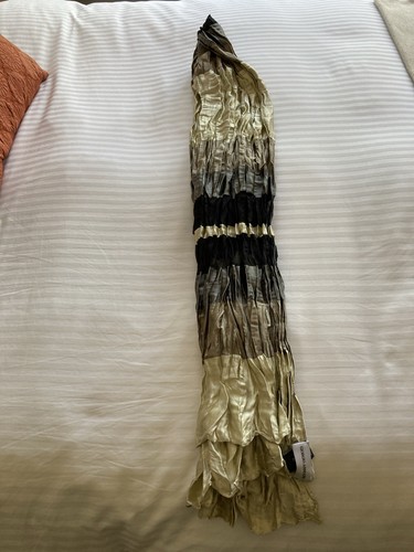 Black gold and taupe giorgio - black,