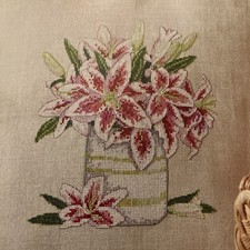 Vase of stargazer lily flowers Cross Stitch Chart