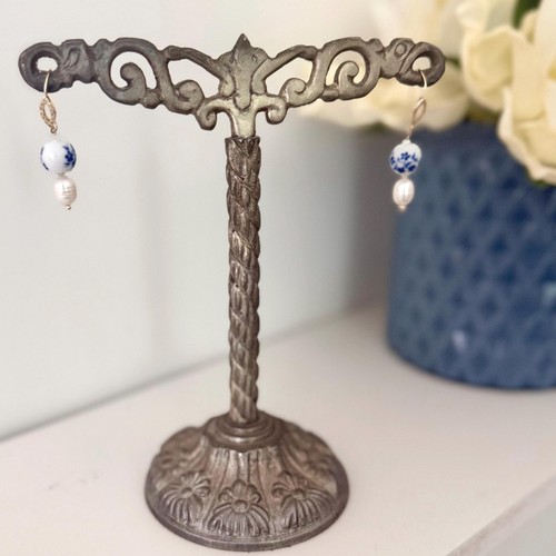 Vintage ornate jewelry - vintage, stand