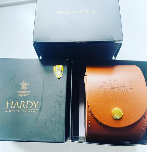 Hardy tan colour - colour, leather