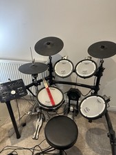 Roland TD-25KV v Drums