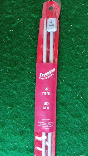 Essentials knitting needles