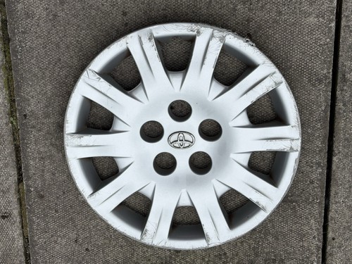 Toyota avensis wheel trim - toyota,
