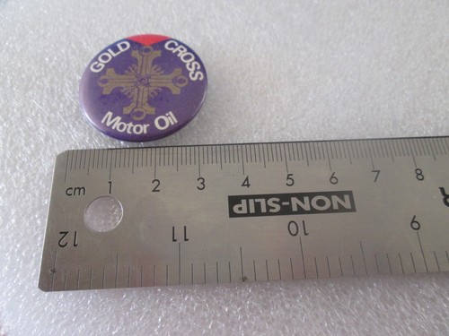 Vintage tin pin - badge, gold