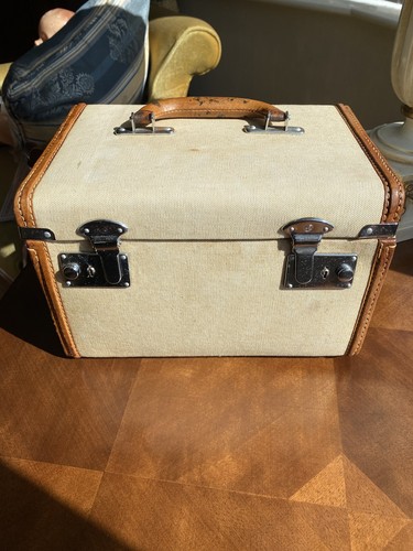 Vintage 1950 train case - 1950’s,