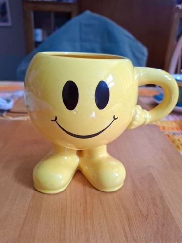 Smiley face white yellow - smiley,