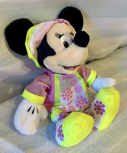 Nwt disney store minnie - nwt,
