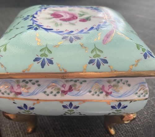 Trinket box with lid past - with,