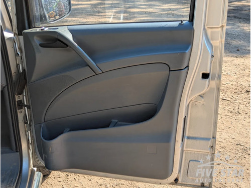 Mercedes benz vito front - front, door