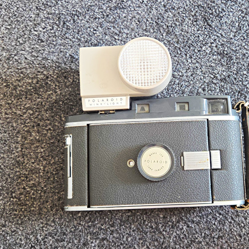 Polaroid model 150 - model,