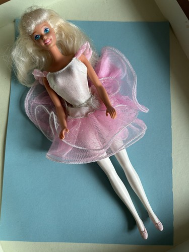 Vintage 1990s barbie - 💚,