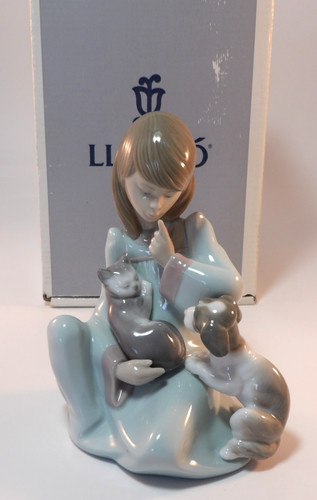 Lladro young girl cat - young,