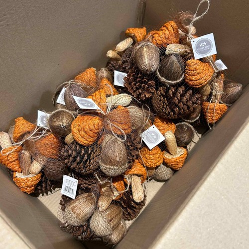 Job lot acorn toadstool - lot, &