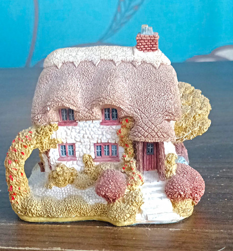 Lilliput lane wight - lilliput, cottage