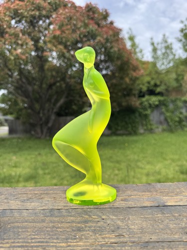 Vaseline uranium glass lady - uranium,