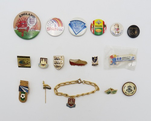 Vintage football rugby lapel - &,
