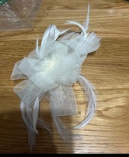 Cream hair fascinator