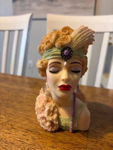 Cameo girls head vase eve - girls, 1926