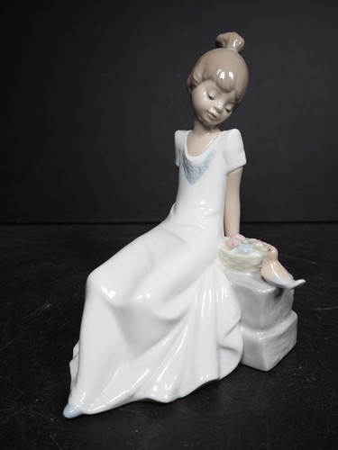 Nao lladro spring - spring, is