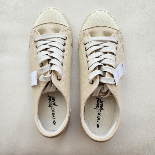 Next new canvas - pumps, casual