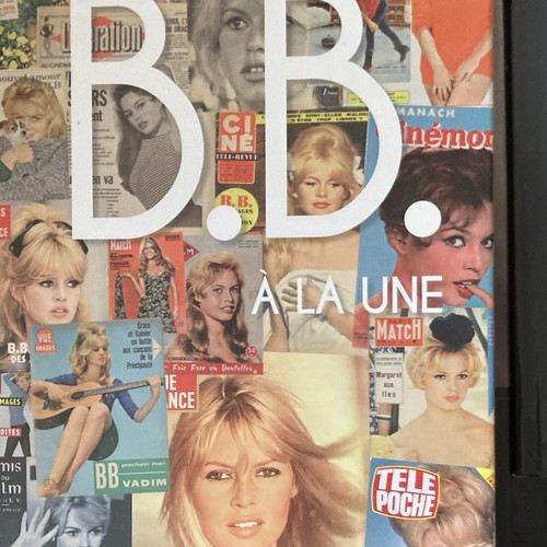 Une boxed photos - une,