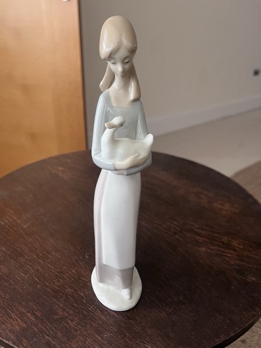 Nao lladro girl with - nao,