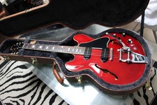 Gibson ES330 guitar, Cherry