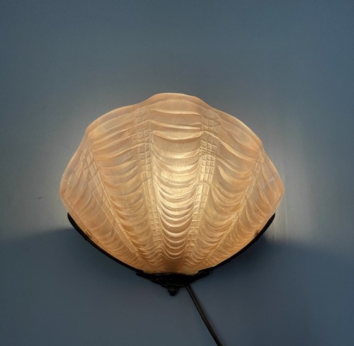 Art deco odeon clam - art, shell