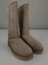 NWOB UGG Classic Suede Womens