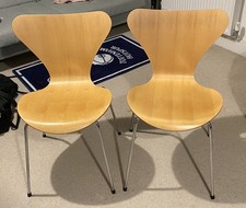 Fritz Hansen Arne Jacobsen Serie 7 Danish Designer chairs x 2 -  in Beige