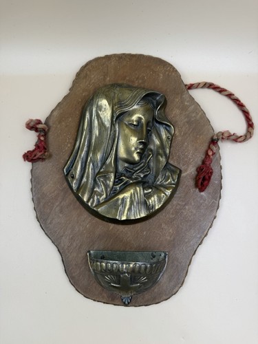 Vintage pretty wooden holy - pretty,