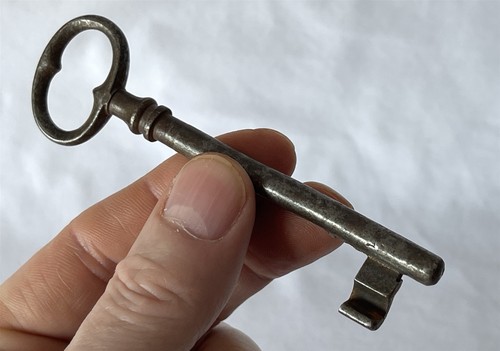Large 10cm antique metal - ~10cm,