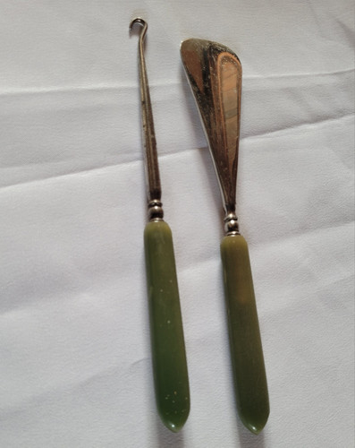 1930 green catalin bakelite - green,