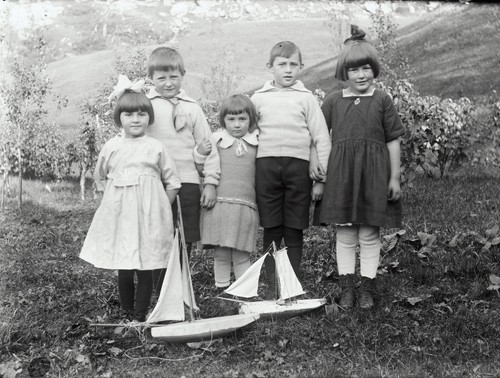 Black and white photo - photo, cousins