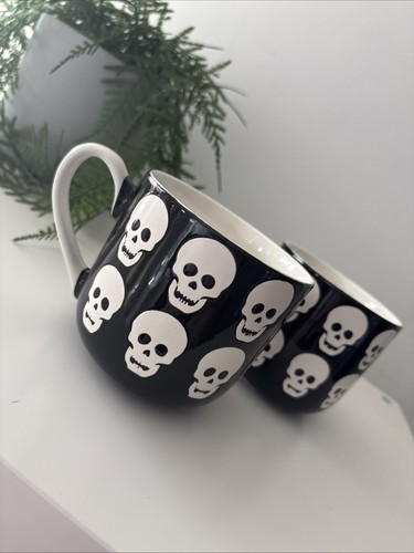Pair mugs cups horror - of,