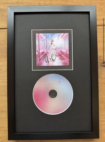 Signed nicki minaj - minaj,