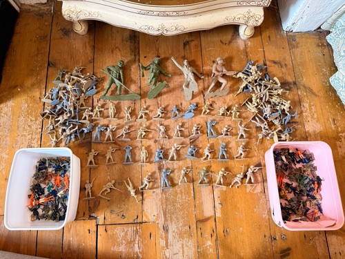 150 vintage plastic army - plastic,