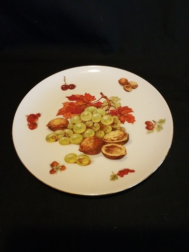 Vtg fruit grape - grape/walnut, plate