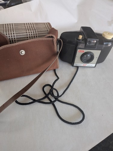 Vintage 1950 kodak brownie - kodak,