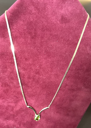 9ct gold peridot - necklace,